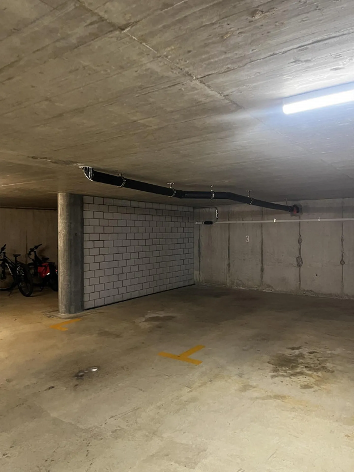 Underground parking space for rent - Photo 2 of 2