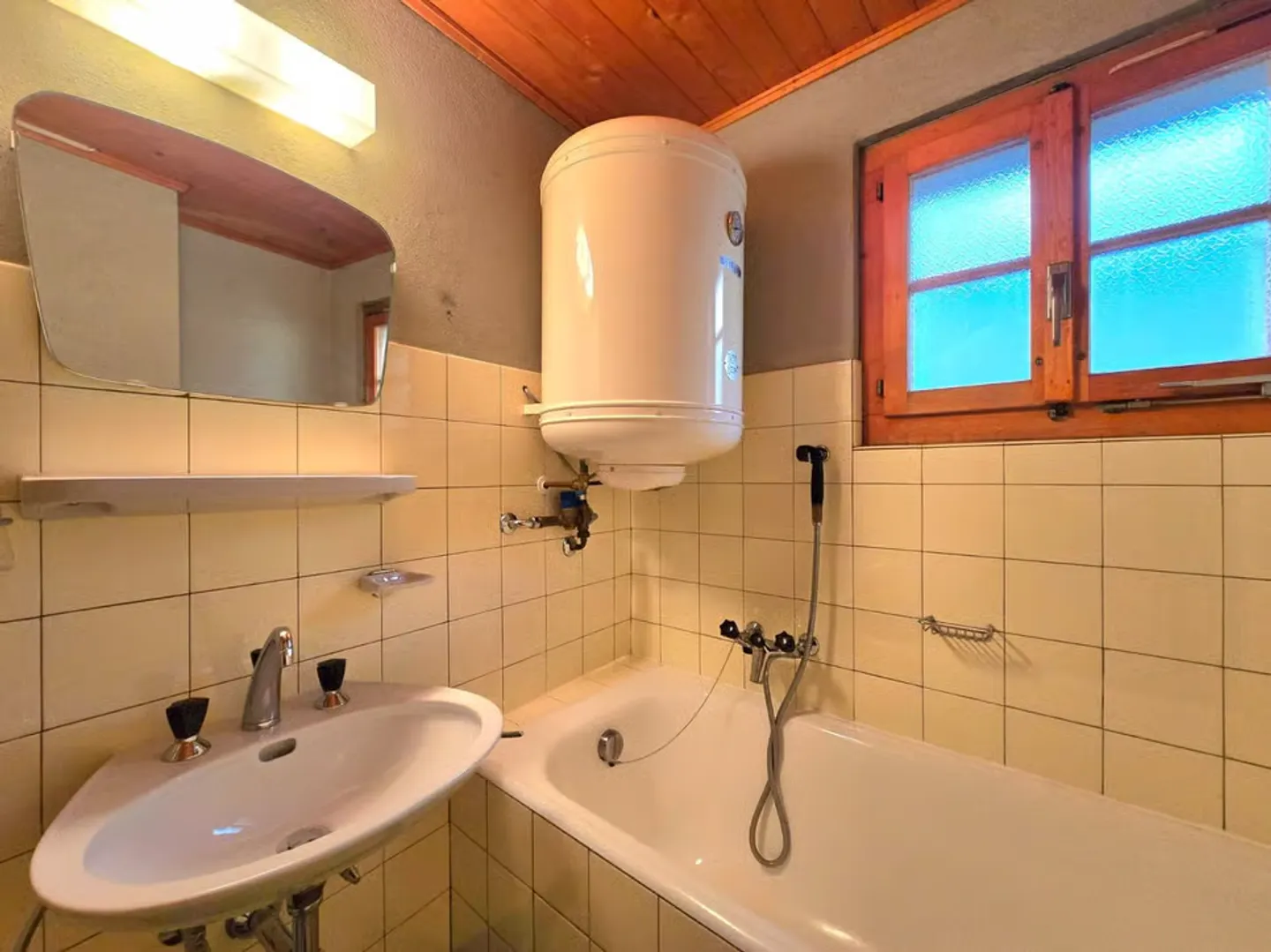 Duplex apartment to renovate with terrace and annexes in La Luette in the heart of the Val d'Hérens - Photo 12 of 13