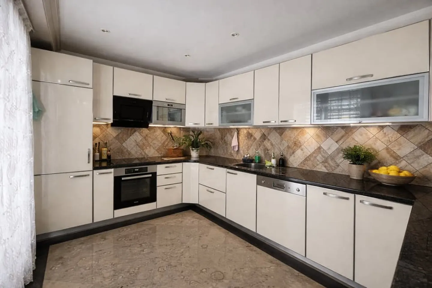 Villa individuelle 8.5 pièces avec jardin + permis en force - Quartier prisé En - Photo 2 sur 9