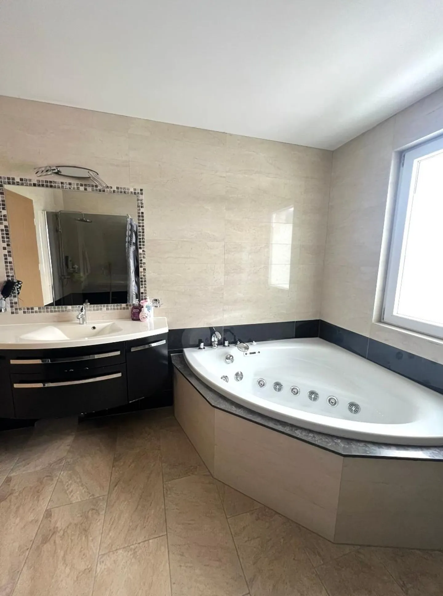 Villa individuelle 8.5 pièces avec jardin + permis en force - Quartier prisé En - Photo 9 sur 9