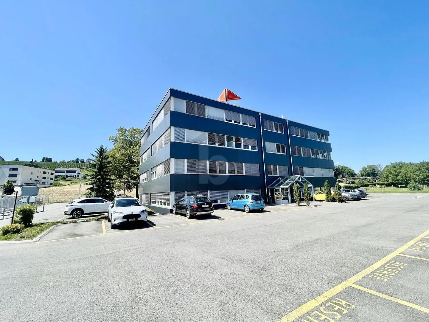 Ufficio Moderno con Parcheggio - Foto 2 di 6