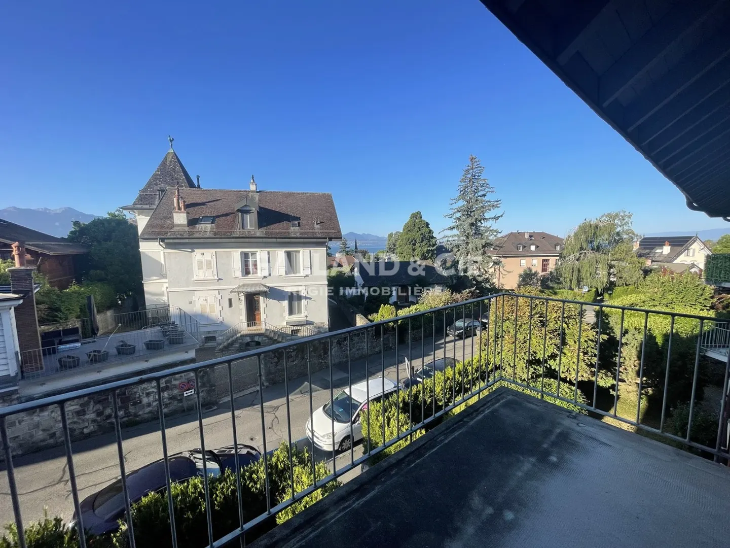 Appartement Charmant avec Vue sur le Lac - Photo 2 sur 5