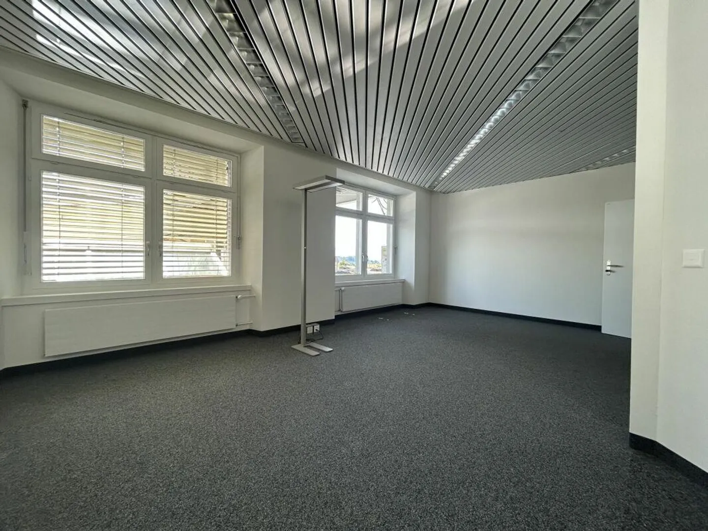Perfect for quiet businesses - Office spaces from 28 m² for rent - Photo 1 of 9
