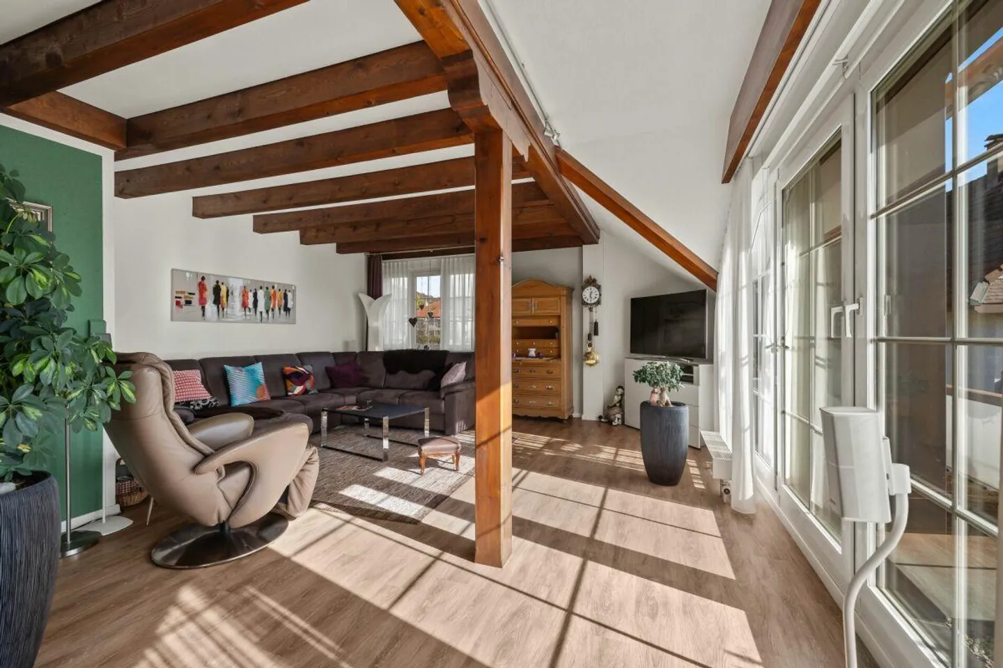 Propriété d'investissement attrayante avec potentiel de développement dans un emplacement central. - Photo 2 sur 30