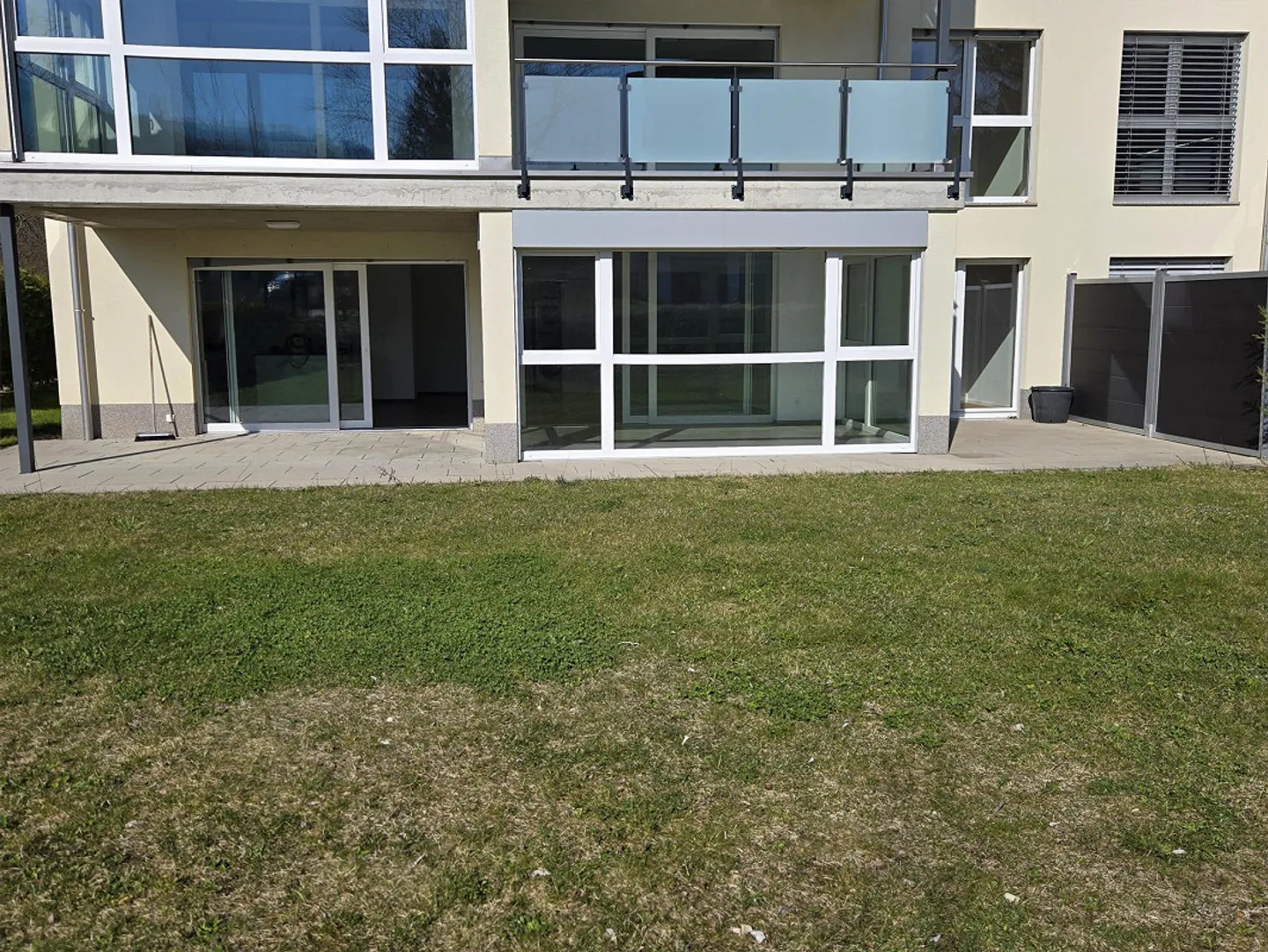 Bellissimo appartamento di 3,5 stanze, giardino di 340m2, giardino d'inverno, lavatrice/asciugatrice - Foto 3 di 20