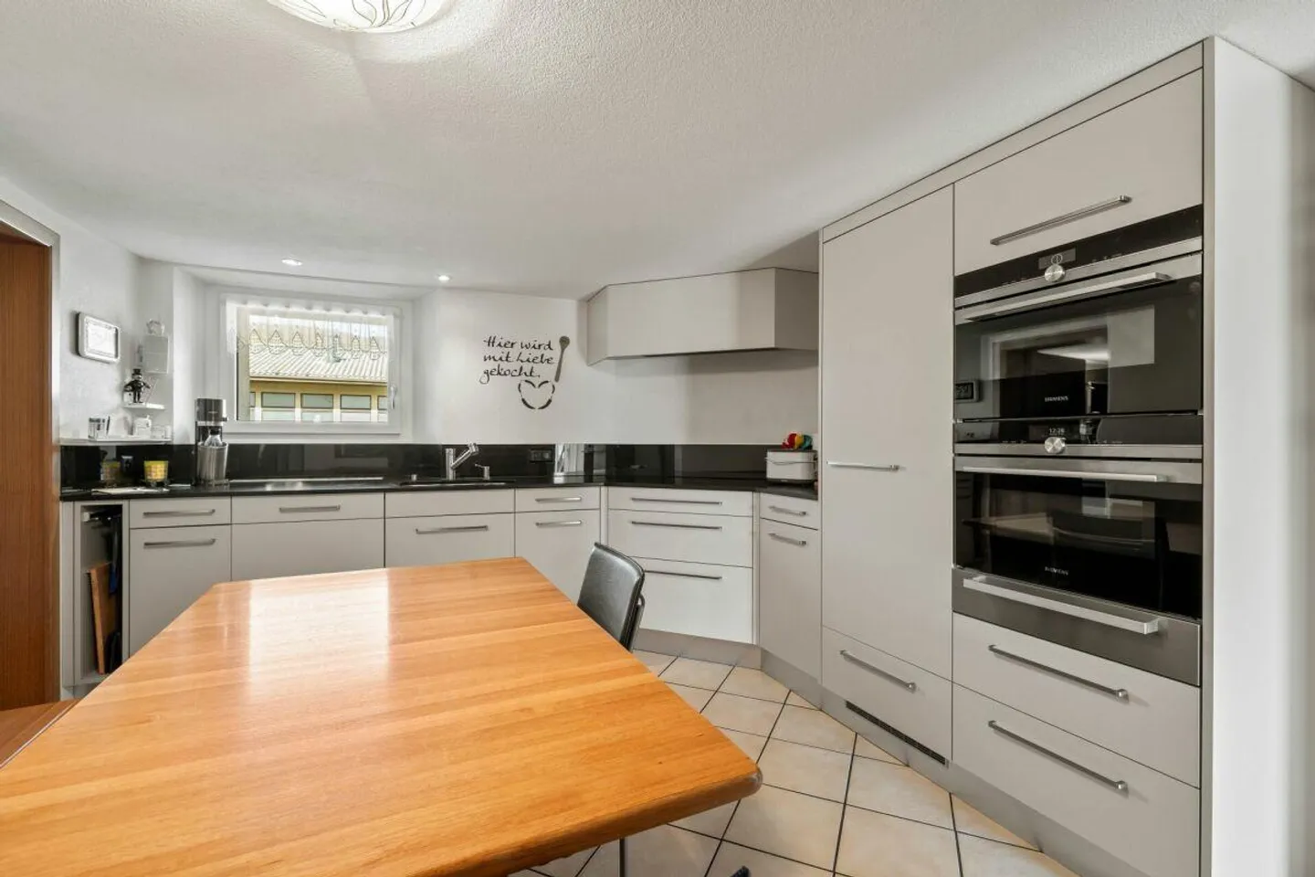 Propriété d'investissement attrayante avec potentiel de développement dans un emplacement central. - Photo 3 sur 30