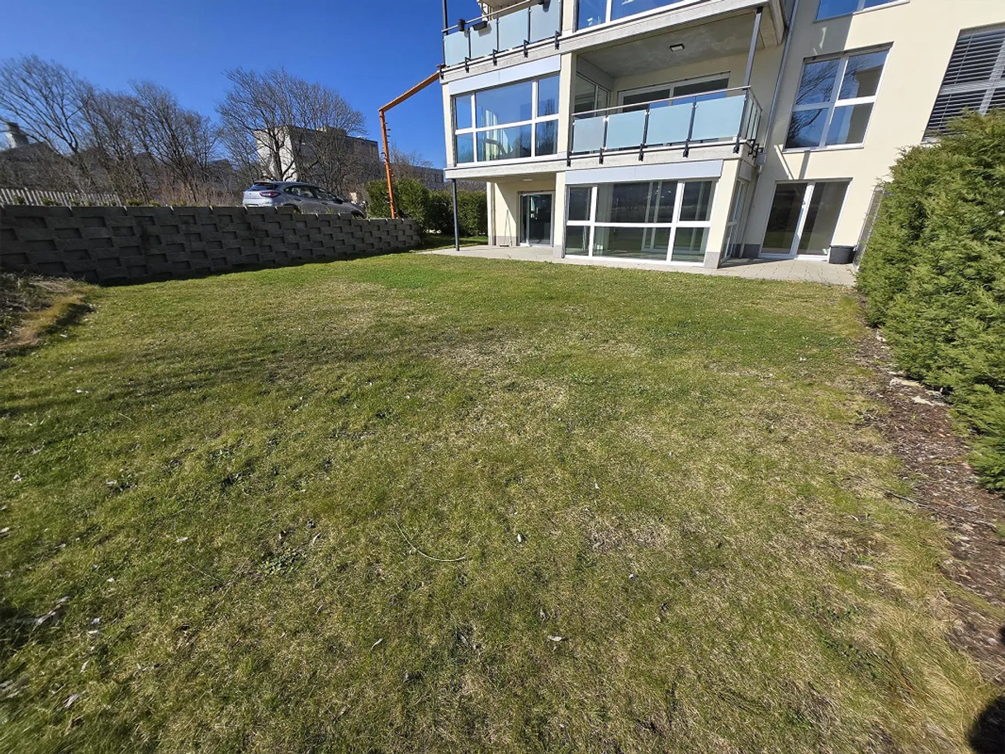 Bellissimo appartamento di 3,5 stanze, giardino di 340m2, giardino d'inverno, lavatrice/asciugatrice - Foto 4 di 20