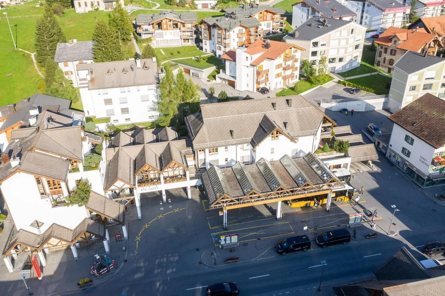 Family-friendly 4.5 room apartments in renovated post building - Photo 1 of 3