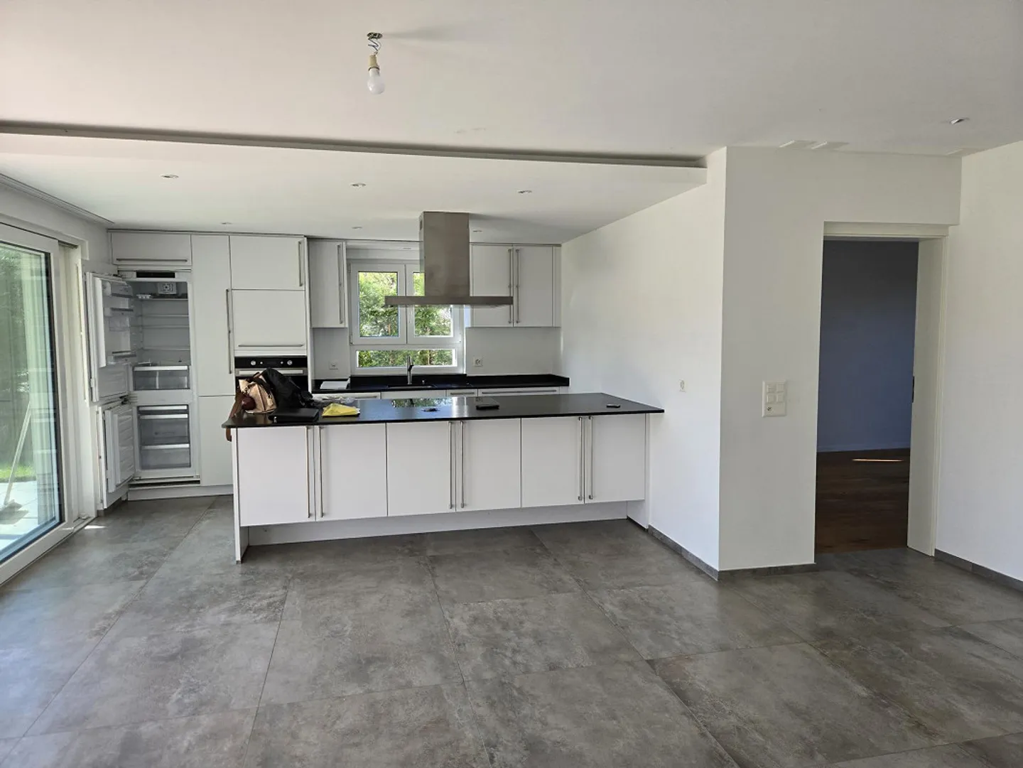 Bellissimo appartamento di 3,5 stanze, giardino di 340m2, giardino d'inverno, lavatrice/asciugatrice - Foto 2 di 20