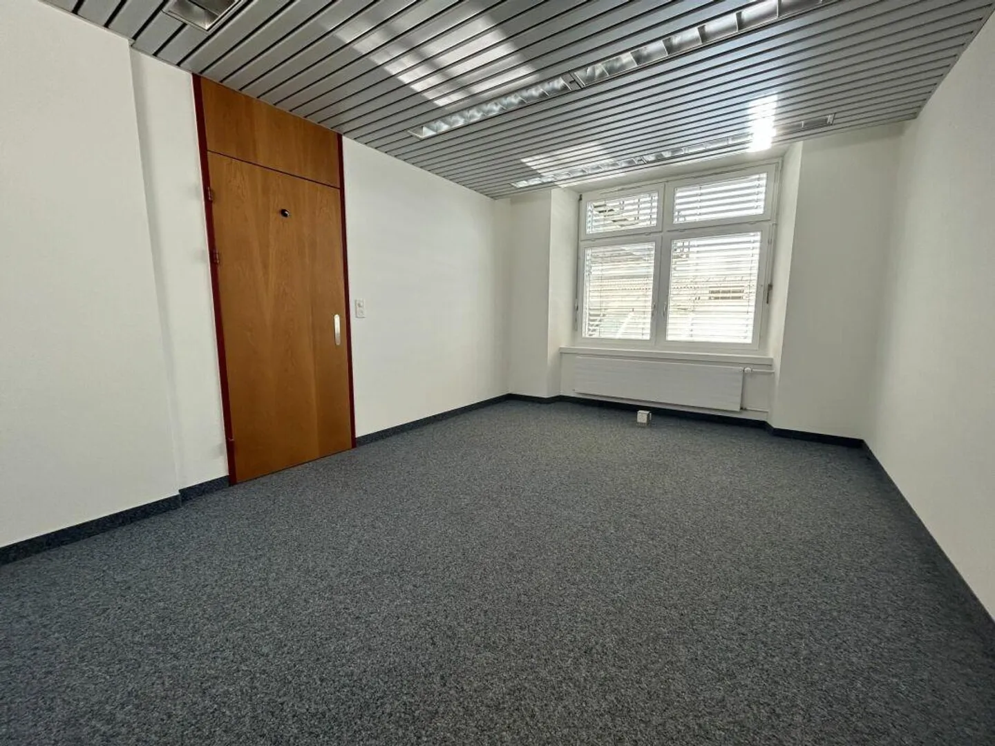 Perfect for quiet businesses - Office spaces from 28 m² for rent - Photo 3 of 9