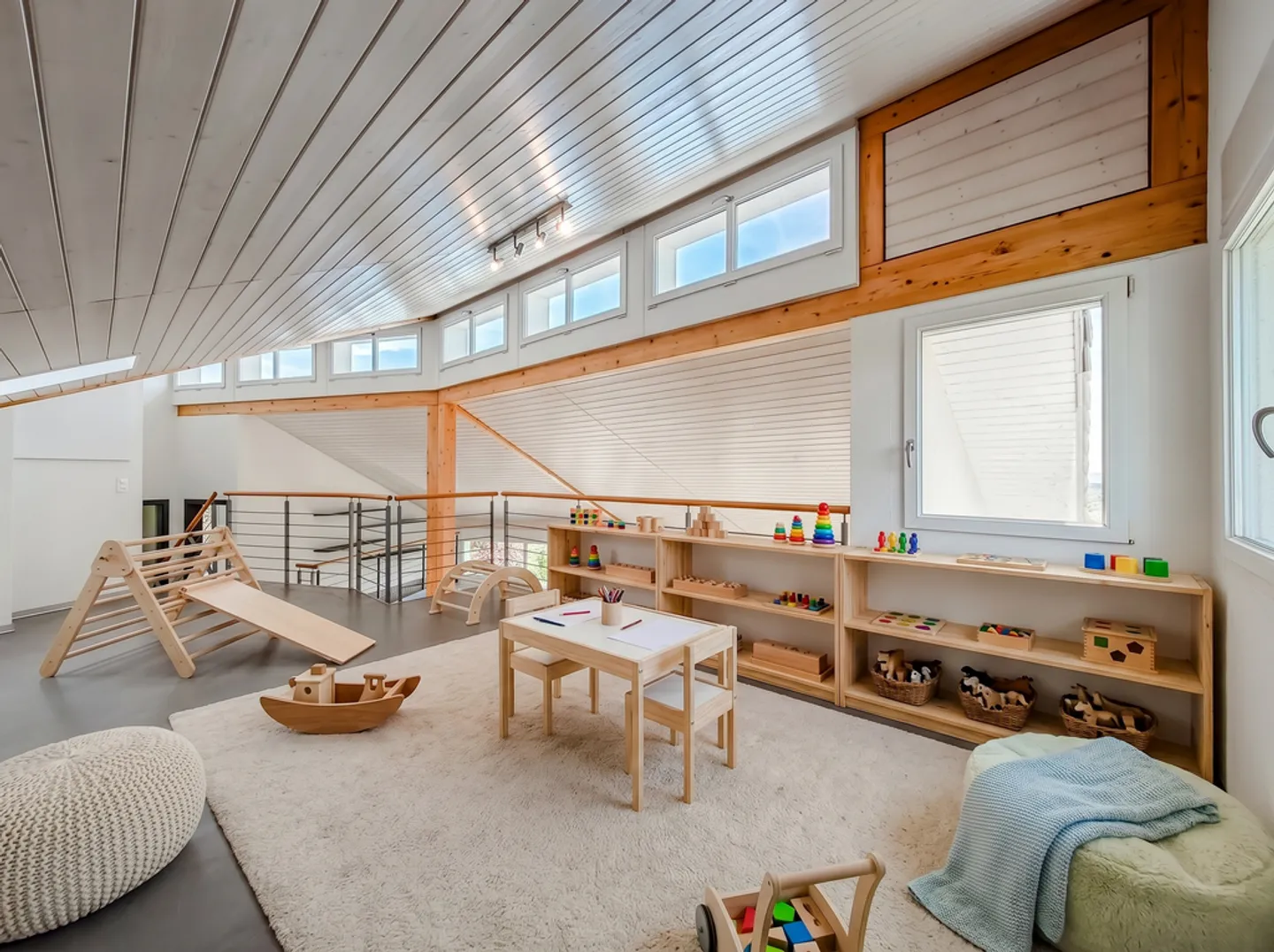Atypical and bright architect-designed villa in a green setting - Photo 10 of 12