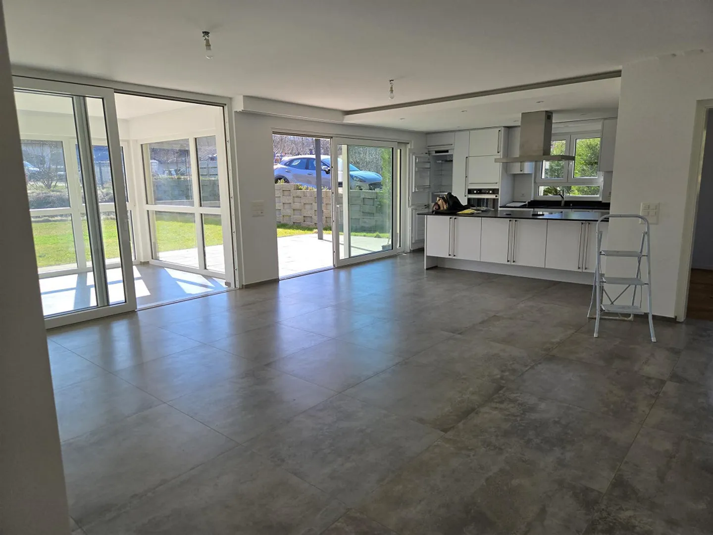 Bellissimo appartamento di 3,5 stanze, giardino di 340m2, giardino d'inverno, lavatrice/asciugatrice - Foto 1 di 20