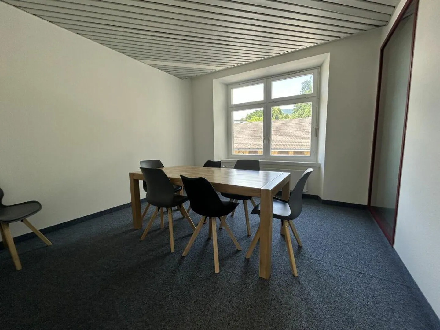 Perfect for quiet businesses - Office spaces from 28 m² for rent - Photo 6 of 9