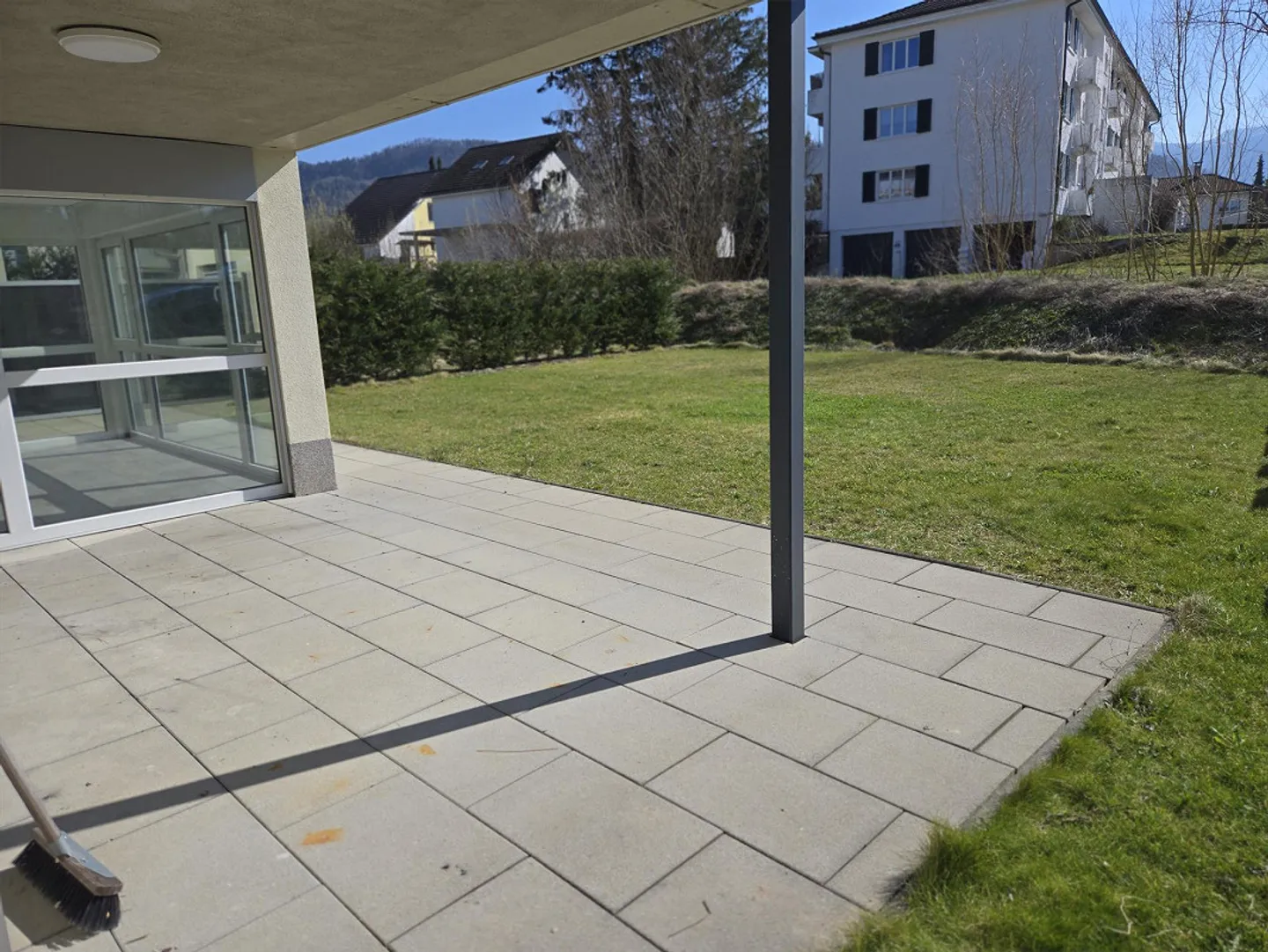 Bellissimo appartamento di 3,5 stanze, giardino di 340m2, giardino d'inverno, lavatrice/asciugatrice - Foto 6 di 20
