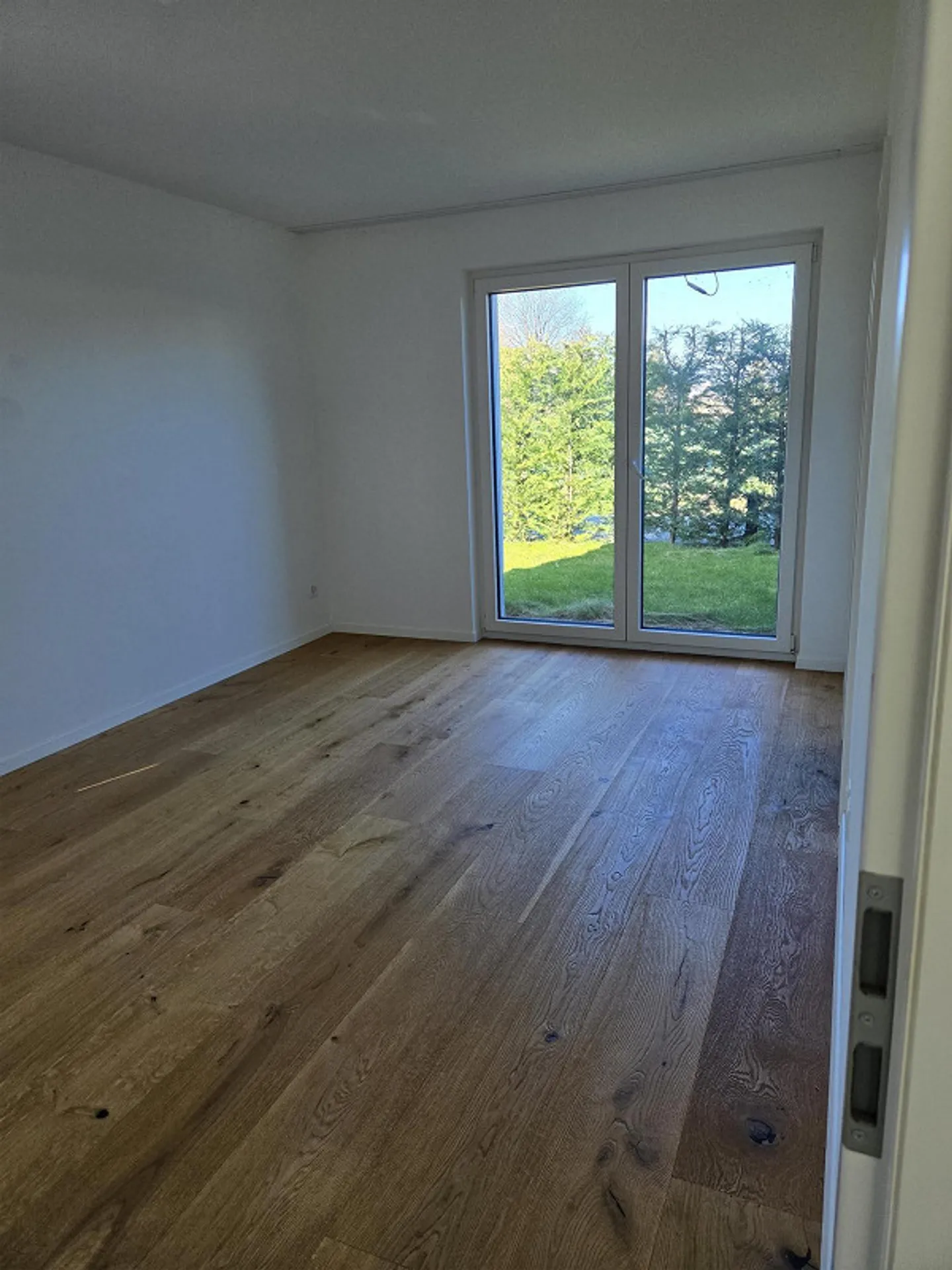 Bellissimo appartamento di 3,5 stanze, giardino di 340m2, giardino d'inverno, lavatrice/asciugatrice - Foto 7 di 20