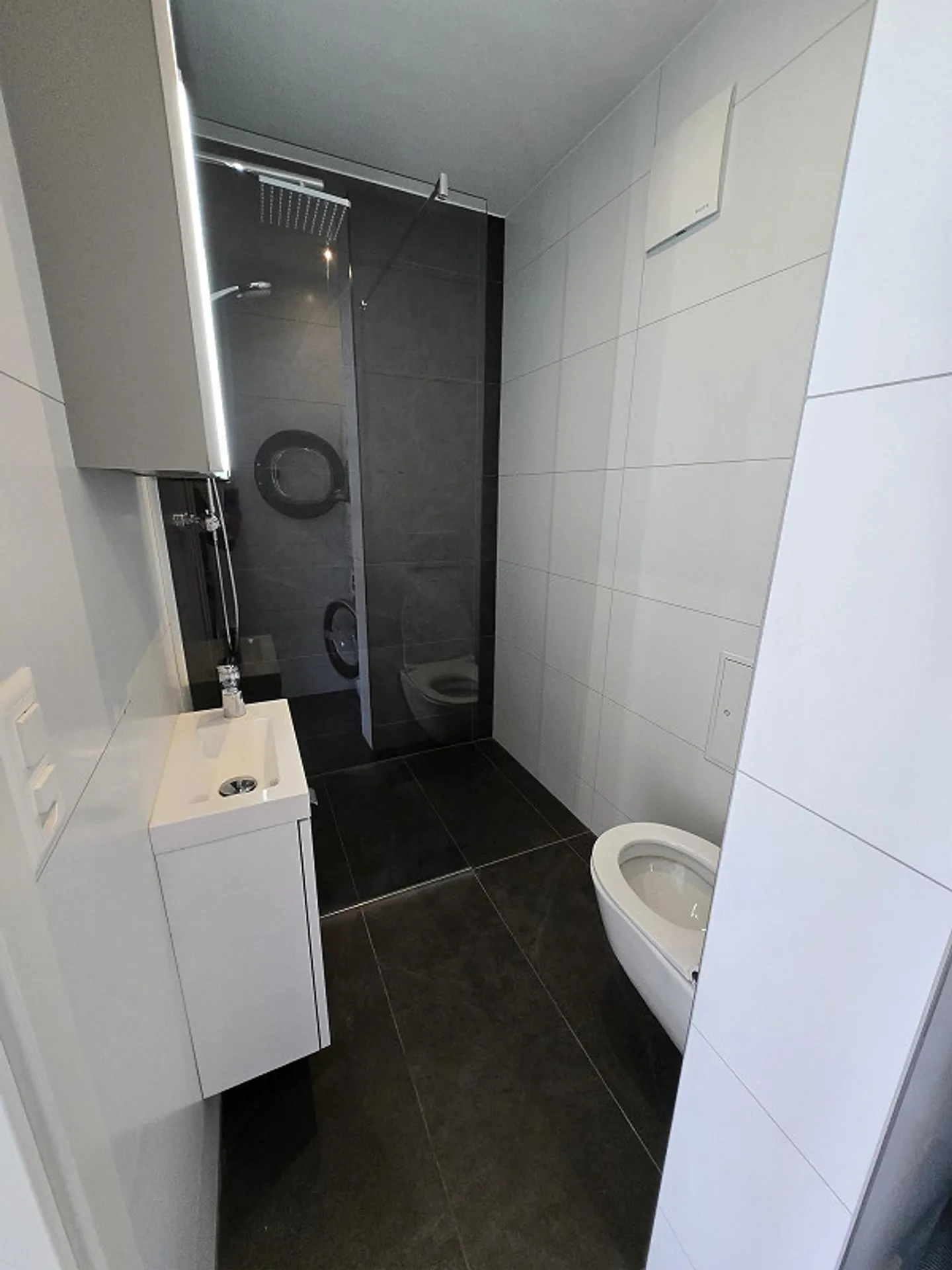 Bellissimo appartamento di 3,5 stanze, giardino di 340m2, giardino d'inverno, lavatrice/asciugatrice - Foto 15 di 20