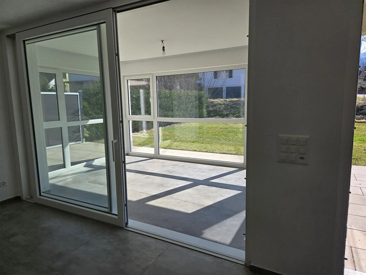 Bellissimo appartamento di 3,5 stanze, giardino di 340m2, giardino d'inverno, lavatrice/asciugatrice - Foto 17 di 20