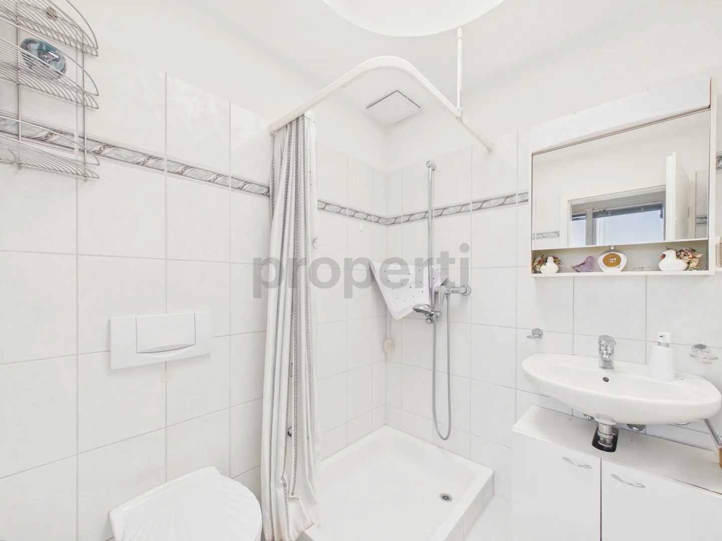 Appartement penthouse lumineux au-dessus des toits de Pfäffikon avec ascenseur et place de parking souterrain - Photo 9 sur 13