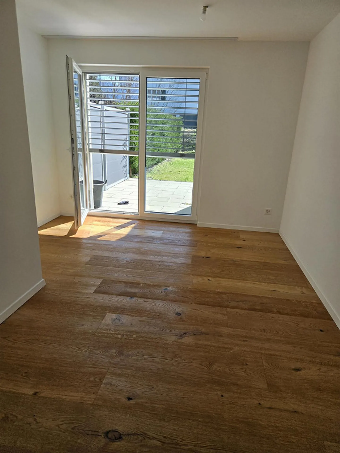 Bellissimo appartamento di 3,5 stanze, giardino di 340m2, giardino d'inverno, lavatrice/asciugatrice - Foto 9 di 20