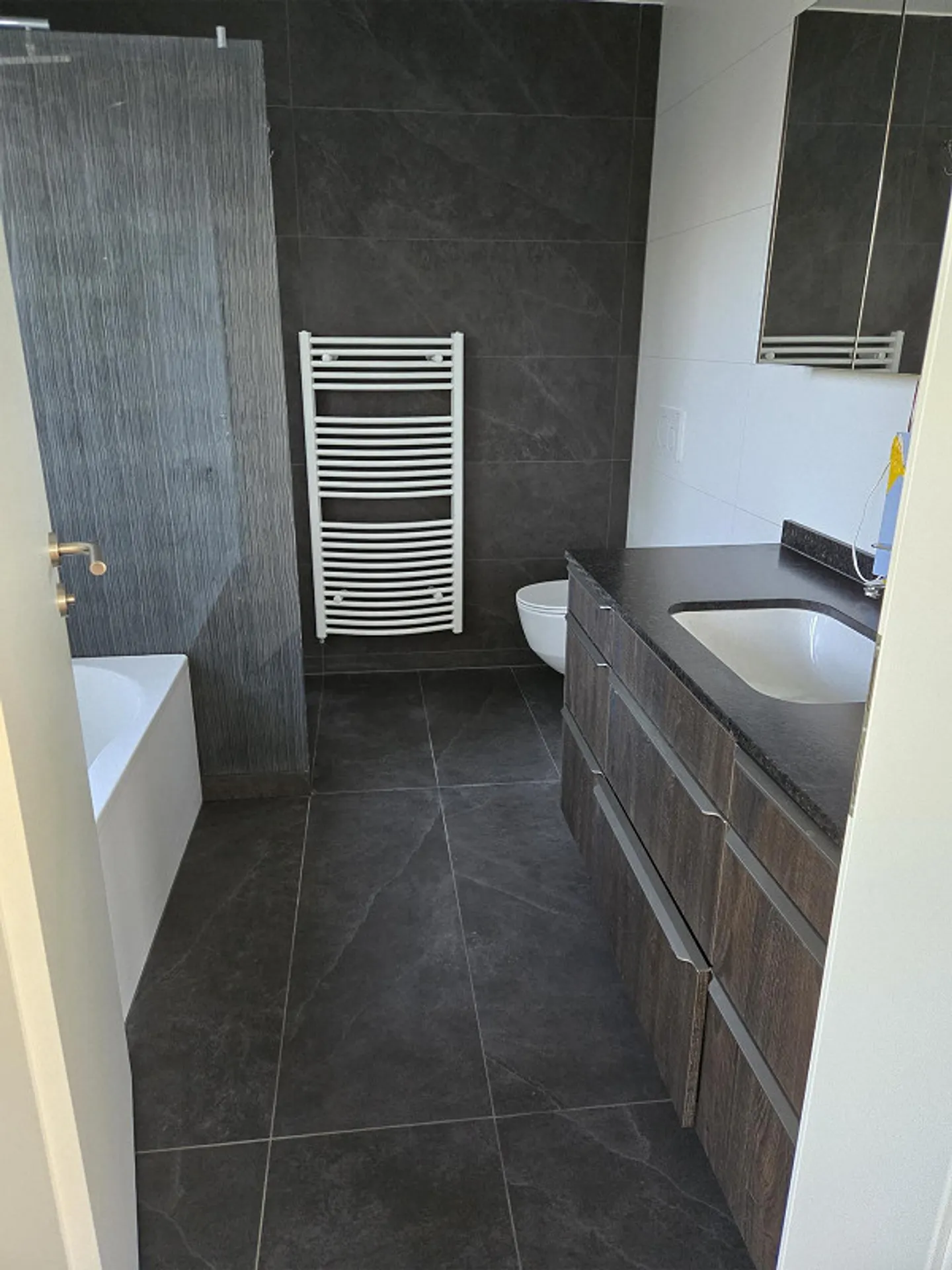 Bellissimo appartamento di 3,5 stanze, giardino di 340m2, giardino d'inverno, lavatrice/asciugatrice - Foto 10 di 20