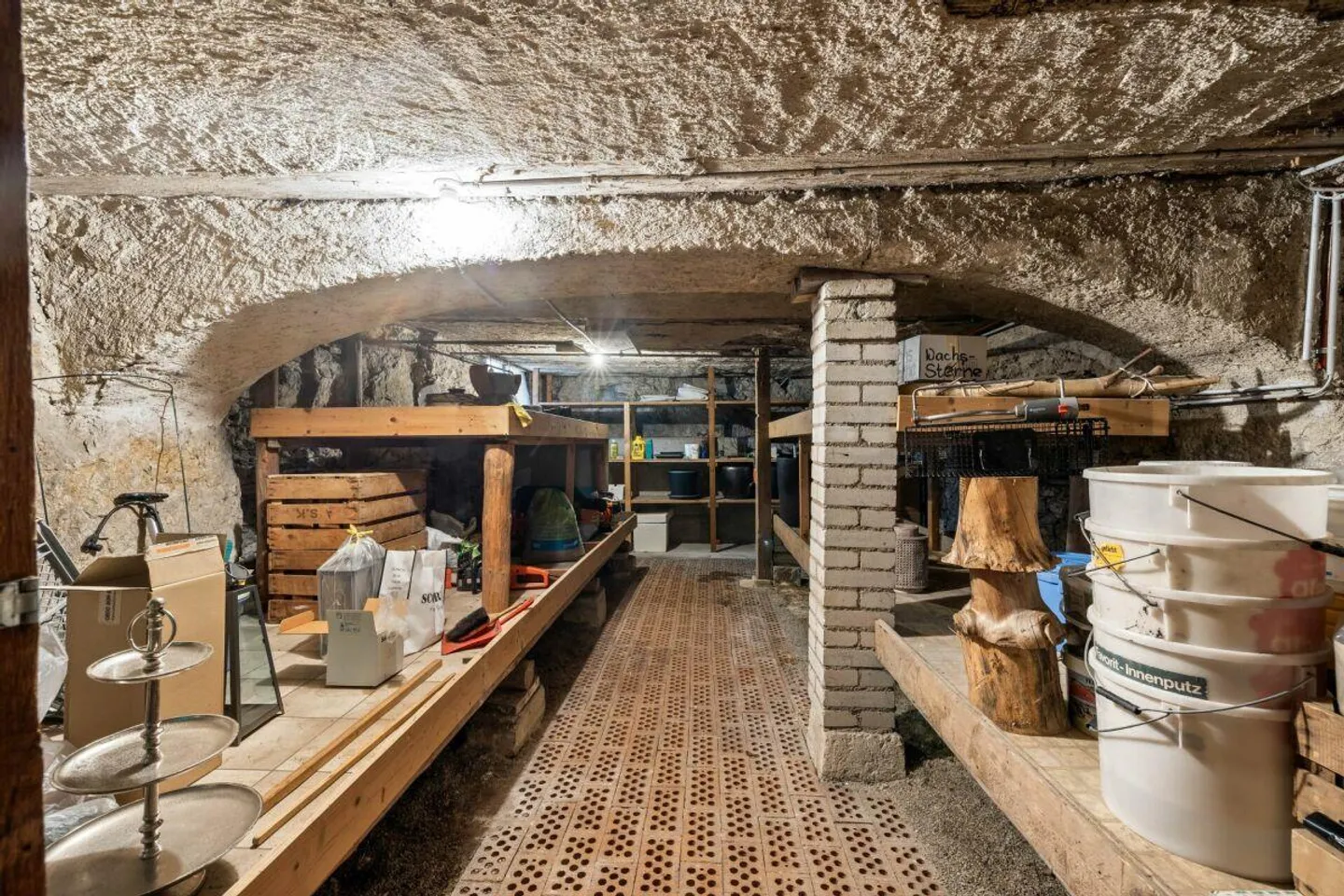 Propriété d'investissement attrayante avec potentiel de développement dans un emplacement central. - Photo 23 sur 30