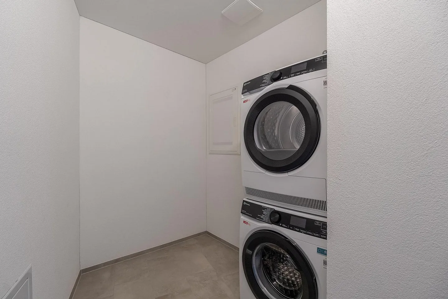 Attikawohnung mit traumhafter Aussicht ins Grüne! - Foto 7 von 11