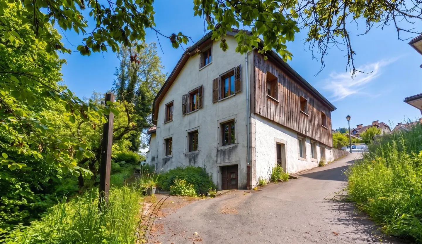 In esclusiva: Casa indipendente da ristrutturare ai Brenets - Foto 1 di 13