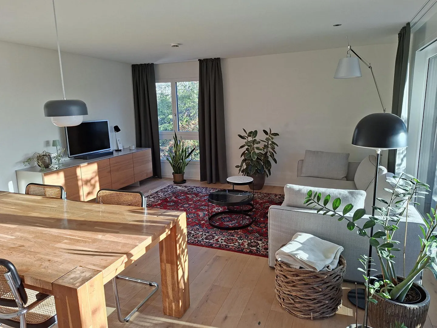 Bright 4.5-room apartment with balcony and beautiful view in Affoltern - Photo 1 of 19