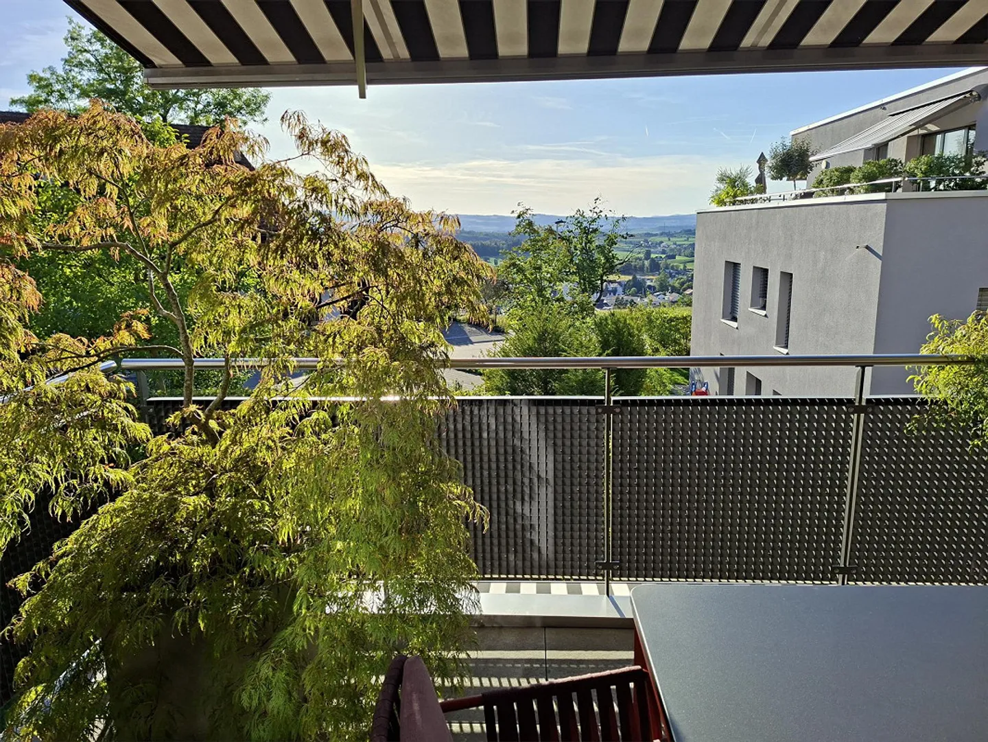 Bright 4.5-room apartment with balcony and beautiful view in Affoltern - Photo 2 of 19