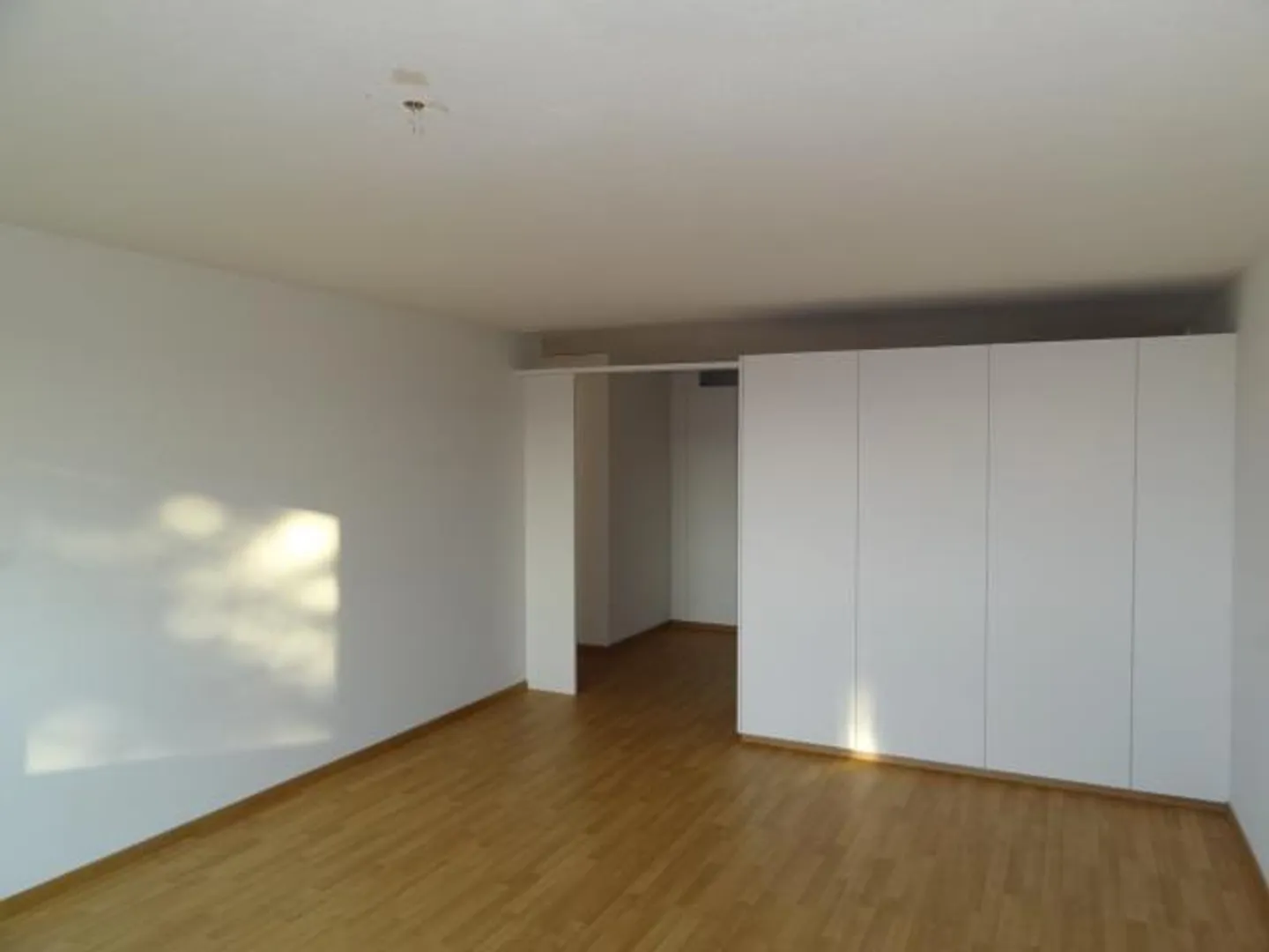 Schöne 3.5-Zimmerwohnung mit praktischem Grundriss - Foto 3 von 10