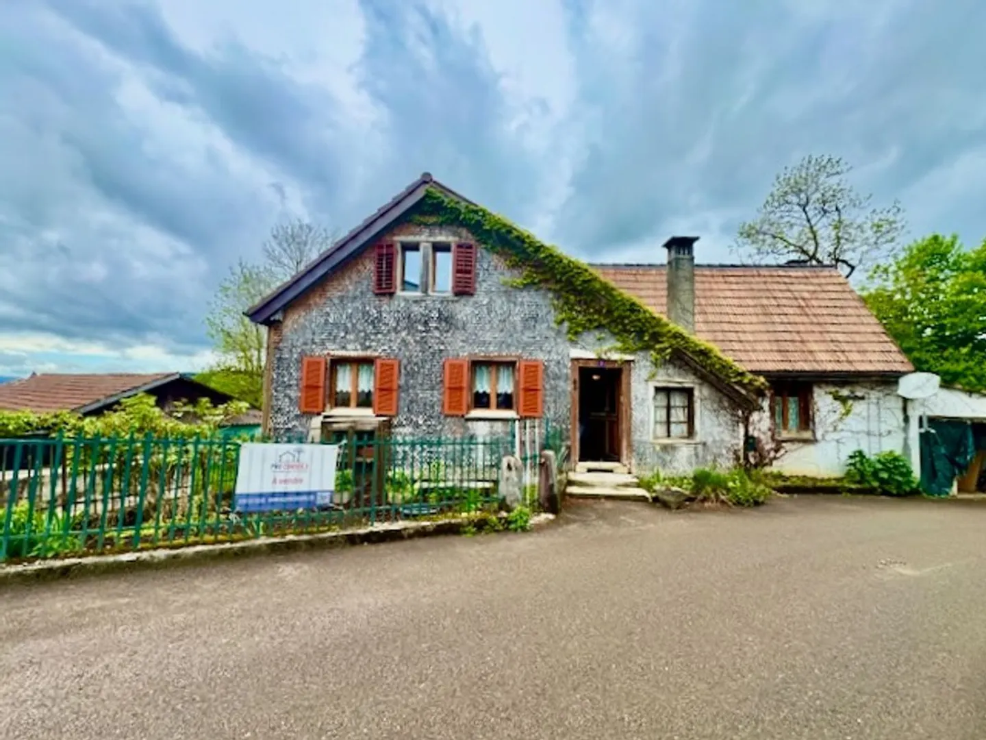 In esclusiva: Casa indipendente da ristrutturare ai Brenets - Foto 2 di 13