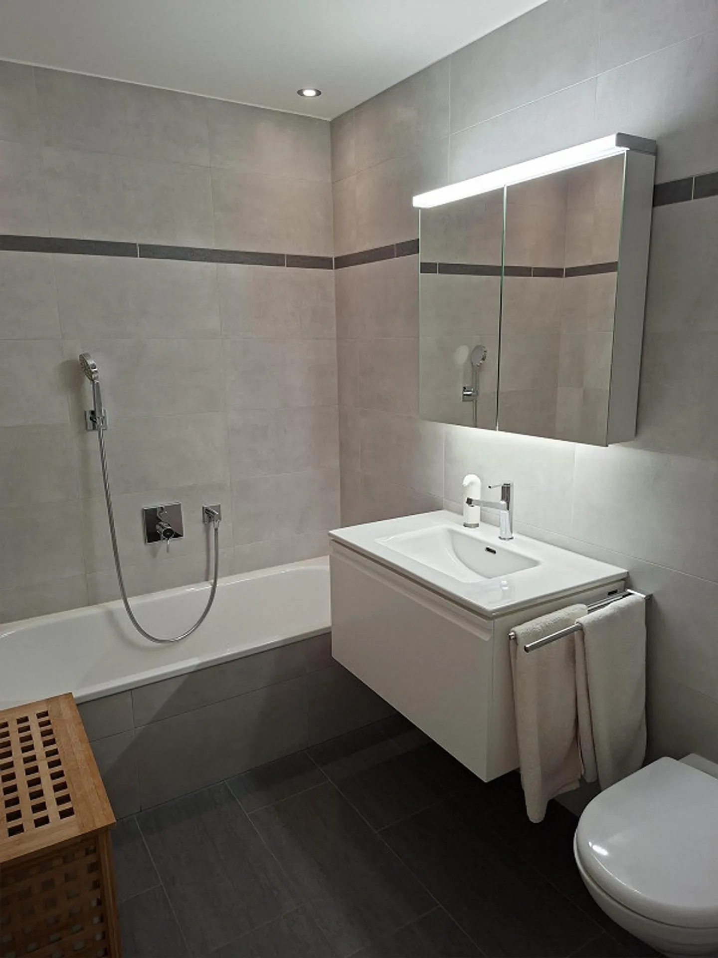 Bright 4.5-room apartment with balcony and beautiful view in Affoltern - Photo 9 of 19