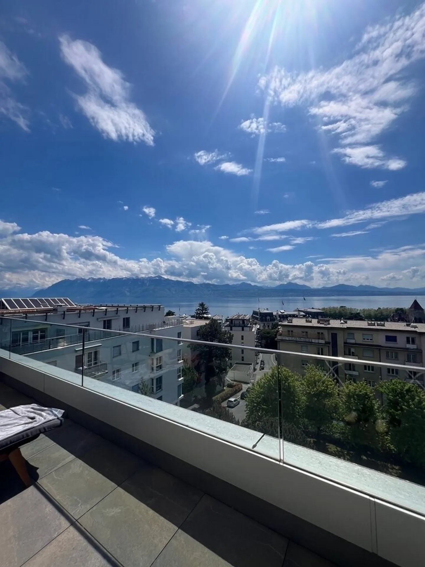 Magnificent apartment with lake view - Photo 2 of 10