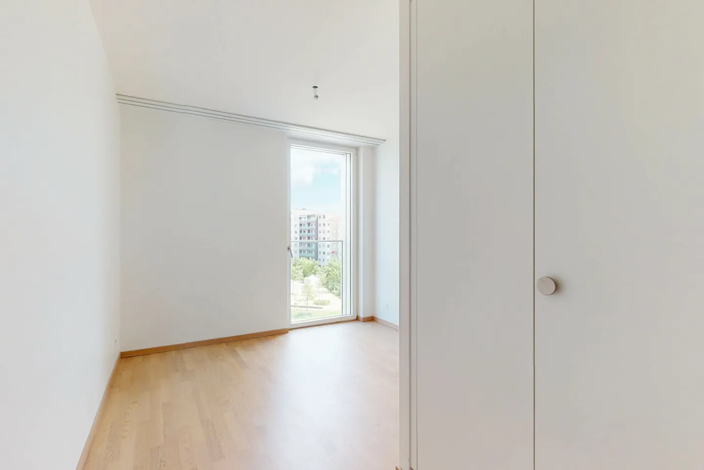 Magnificent modern 4.5-room apartment with loggia - Photo 5 of 9