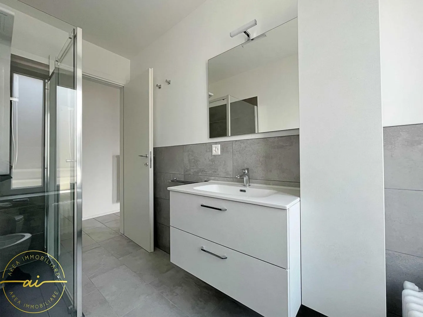 MODERN APARTMENT 3.5 ROOMS IN MORBIO INFERIORE - Photo 6 of 7