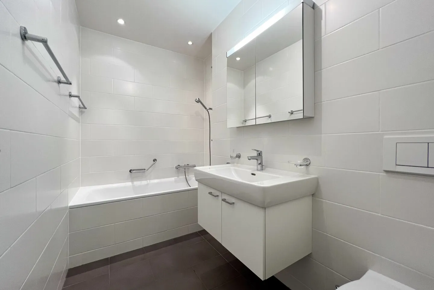 Magnificent modern 4.5-room apartment with loggia - Photo 8 of 9