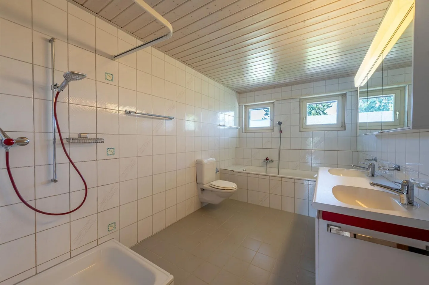 Living quietly, living centrally - bright and spacious - Photo 10 of 13