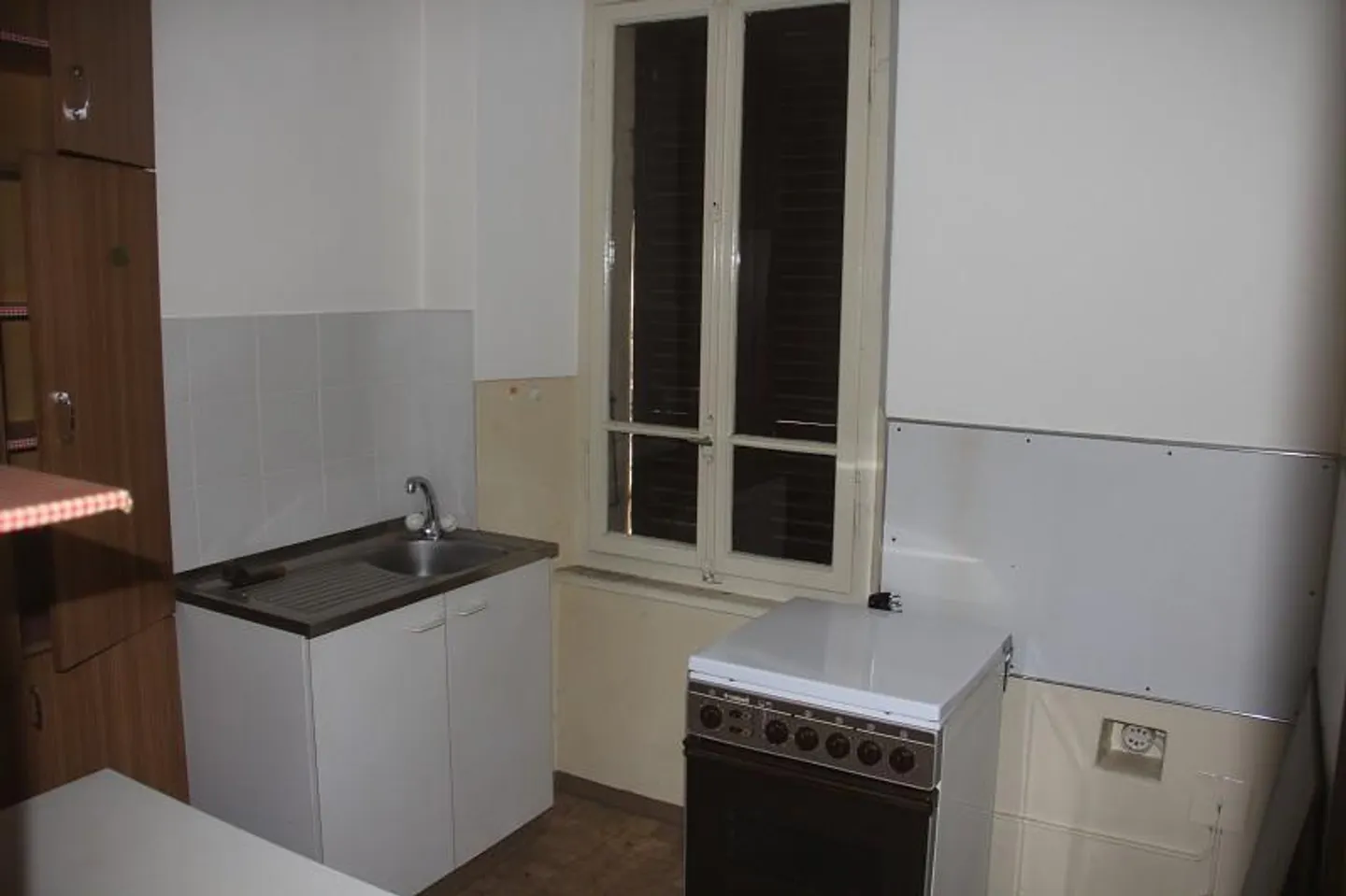 Maison de 3 familles avec appartements de 4 pièces et 2 bâtiments de stockage - Photo 8 sur 11