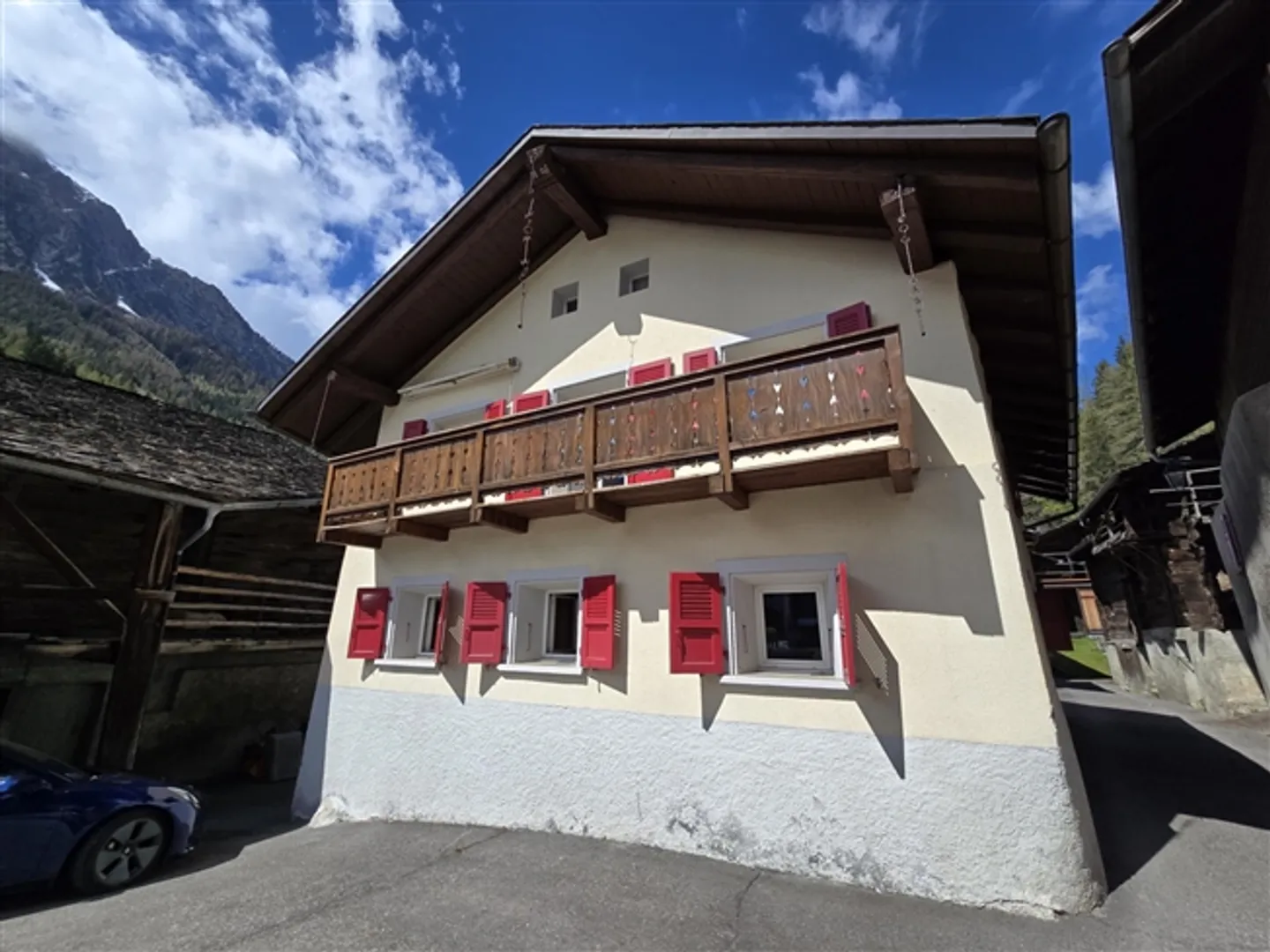 Village house with two apartments with high potential - Photo 6 of 10