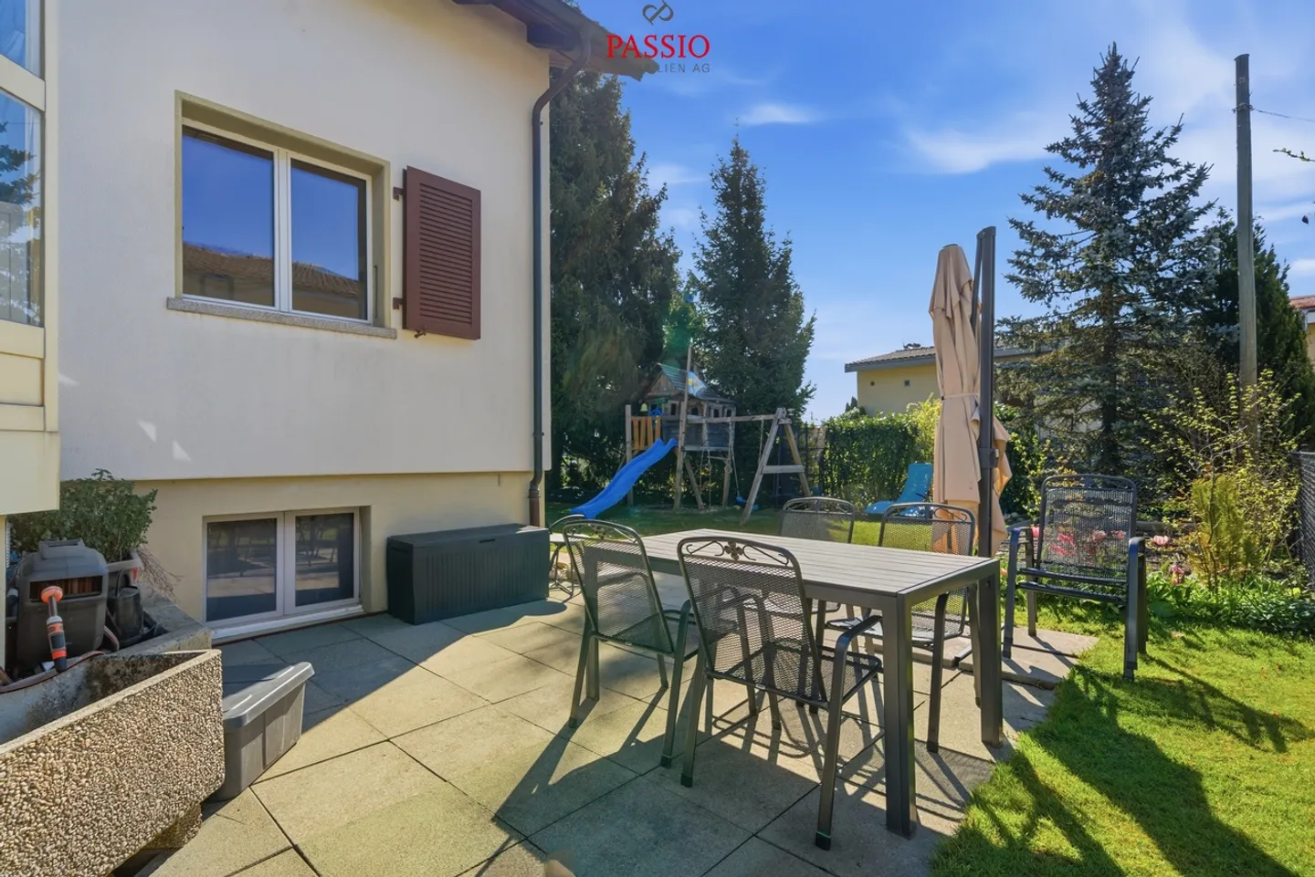 Casa unifamiliare ben tenuta di 6,5 stanze con veranda e giardino idilliaco - Foto 5 di 39