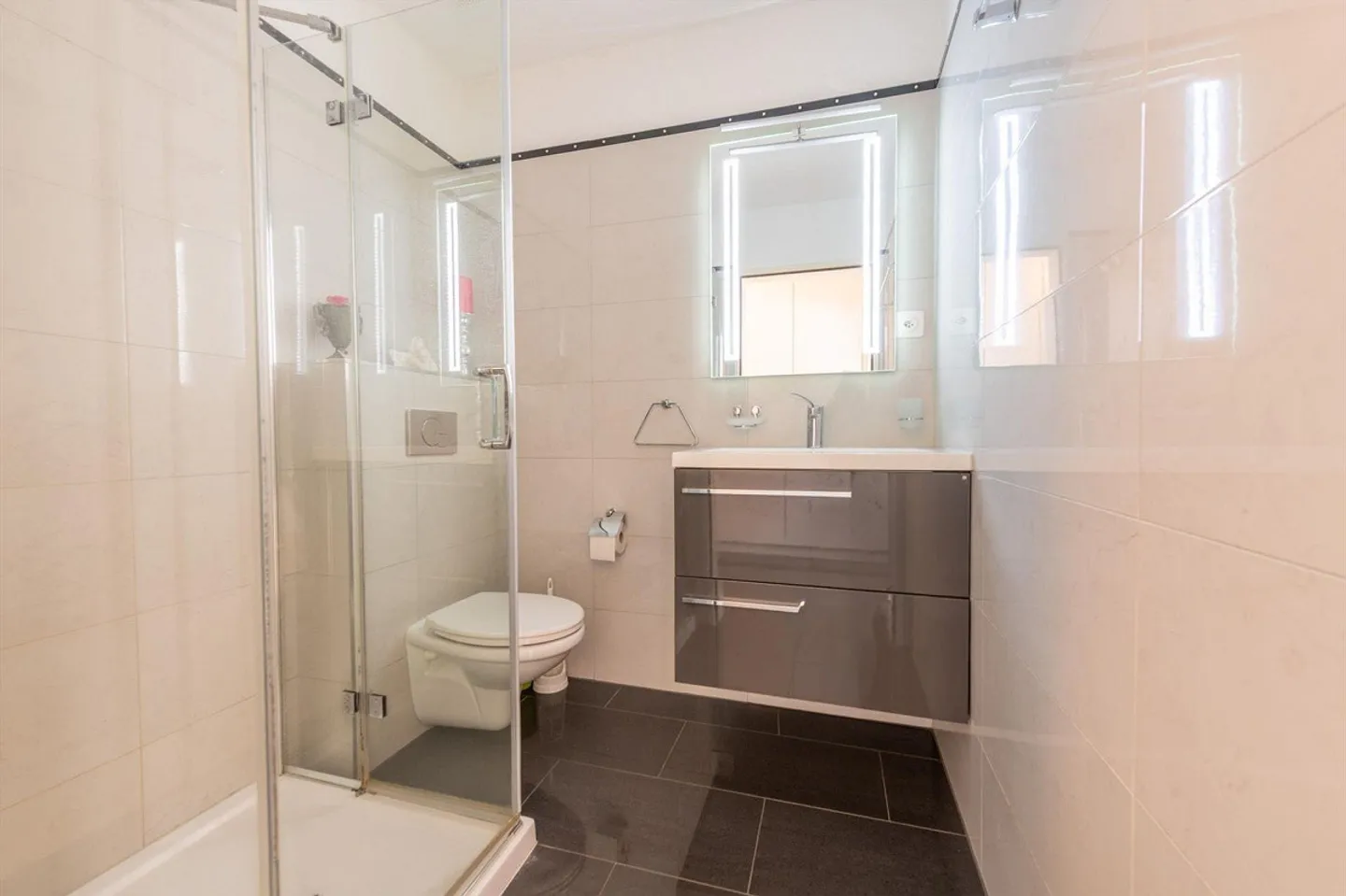 A Home to Feel Good - Bright, Modern 4.5-Room Condominium - Photo 8 of 13
