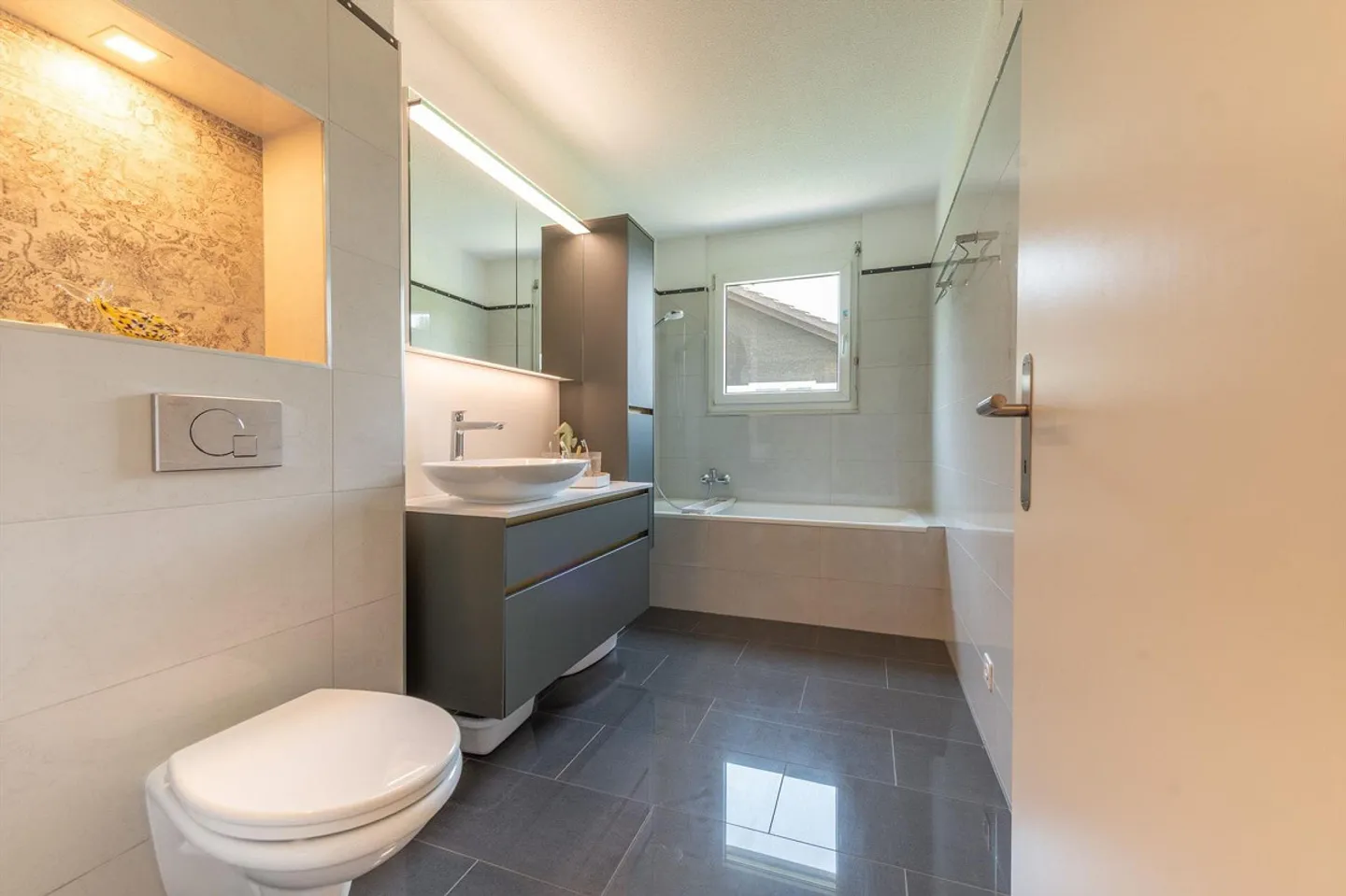 A Home to Feel Good - Bright, Modern 4.5-Room Condominium - Photo 10 of 13