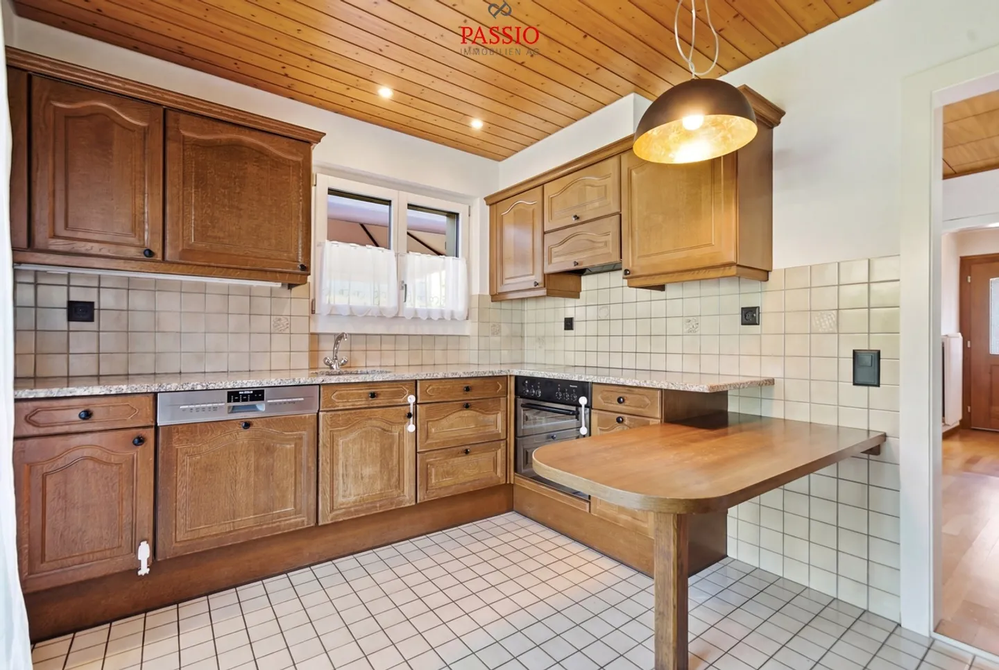 Casa unifamiliare ben tenuta di 6,5 stanze con veranda e giardino idilliaco - Foto 9 di 39