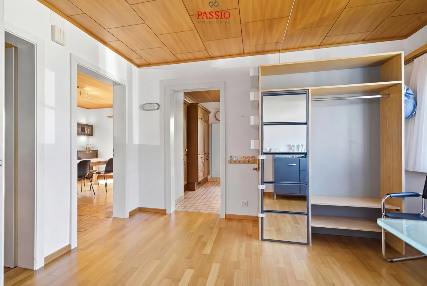 Casa unifamiliare ben tenuta di 6,5 stanze con veranda e giardino idilliaco - Foto 13 di 39