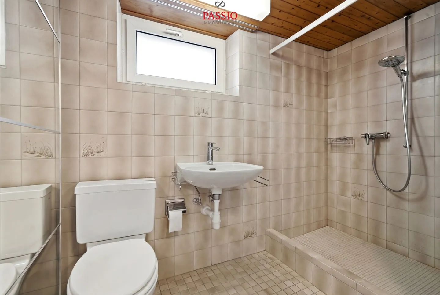 Casa unifamiliare ben tenuta di 6,5 stanze con veranda e giardino idilliaco - Foto 22 di 39