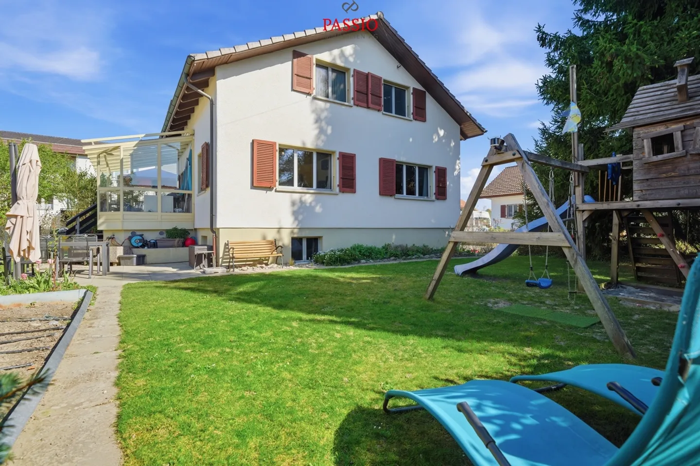 Casa unifamiliare ben tenuta di 6,5 stanze con veranda e giardino idilliaco - Foto 28 di 39