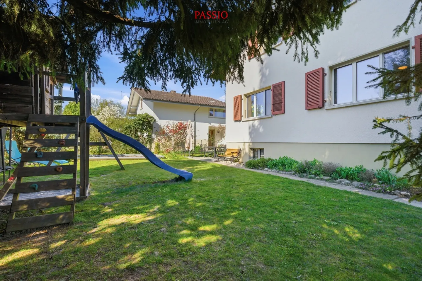 Casa unifamiliare ben tenuta di 6,5 stanze con veranda e giardino idilliaco - Foto 29 di 39