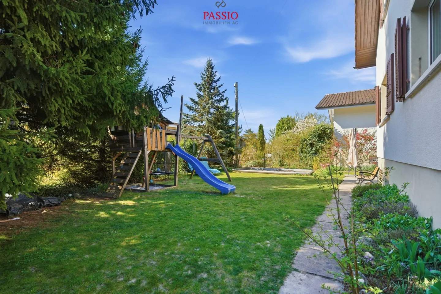 Casa unifamiliare ben tenuta di 6,5 stanze con veranda e giardino idilliaco - Foto 30 di 39