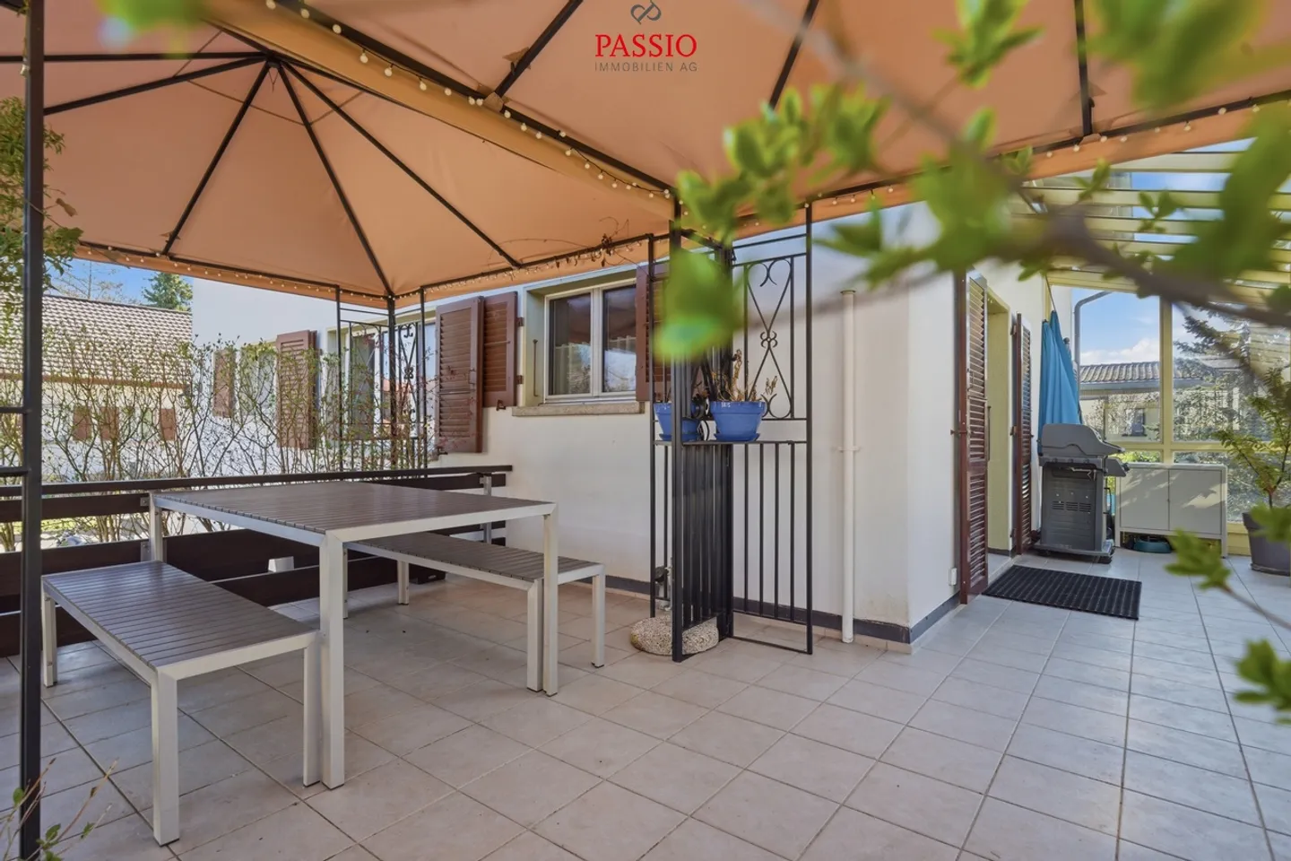Casa unifamiliare ben tenuta di 6,5 stanze con veranda e giardino idilliaco - Foto 32 di 39