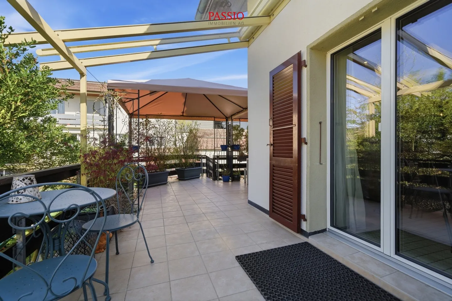 Casa unifamiliare ben tenuta di 6,5 stanze con veranda e giardino idilliaco - Foto 33 di 39